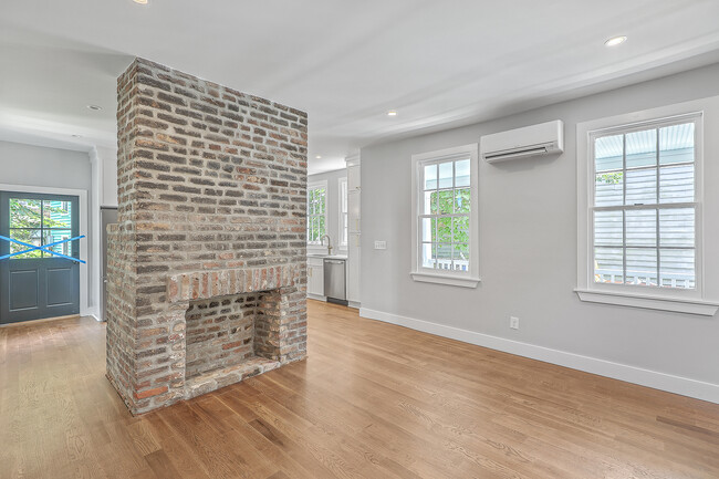 Building Photo - 16 Nassau St
