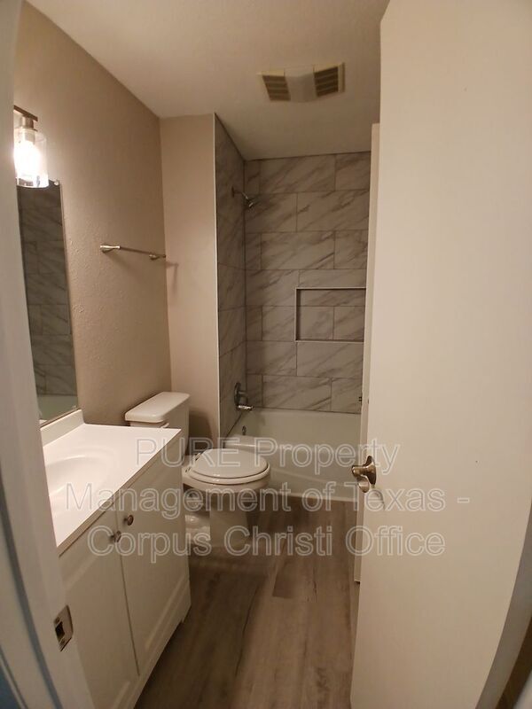 Building Photo - 5001 Middlecoff Cir