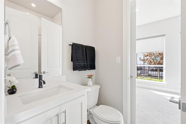 Building Photo - 129 Gdn Ct E