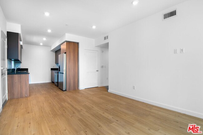 Building Photo - 14333 Sylvan St