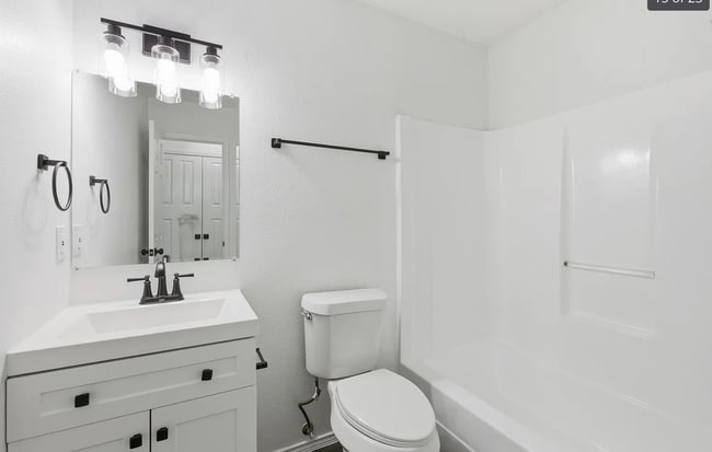 Building Photo - 220 Brook Cir