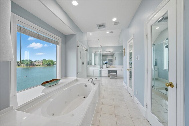 Building Photo - 5934 Stratford Gardens Dr