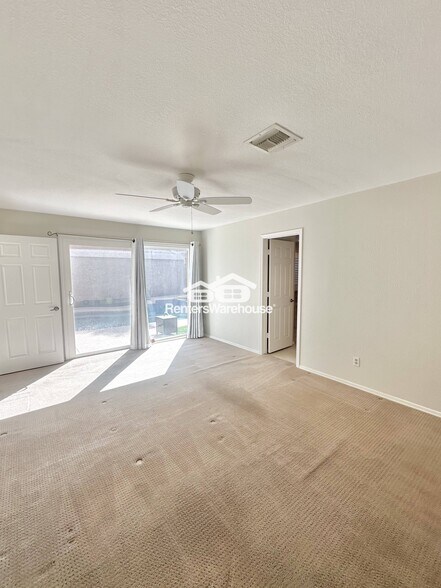 Building Photo - 11217 E Laurel Ln