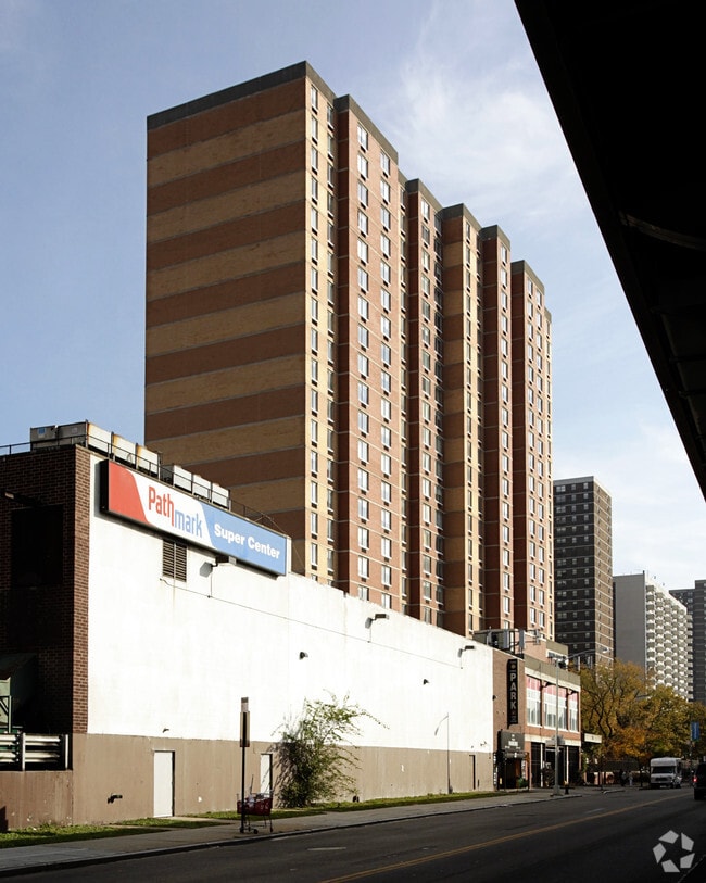 Two Bridges Tower 82 Rutgers Slip New York NY 10002 Apartment Finder