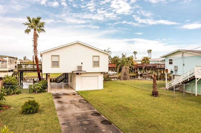 Building Photo - 16530 Bermuda Way