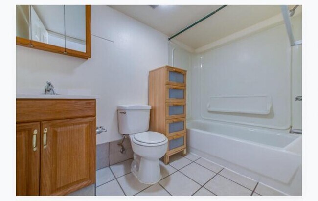 Building Photo - 8 bedroom in Seattle WA 98105