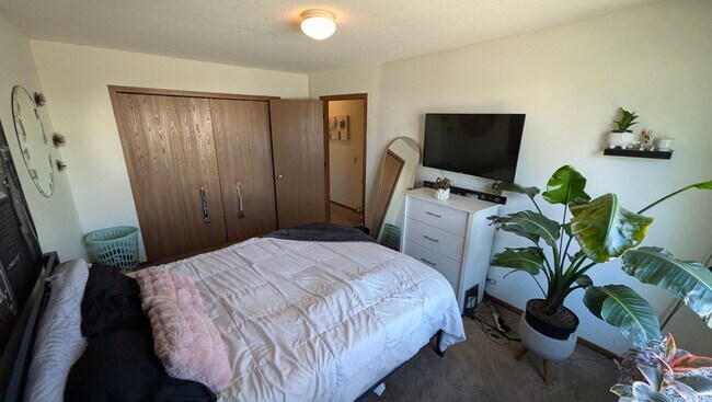 Building Photo - Spacious 3-Bedroom -- Available July 1st!