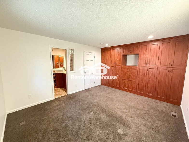 Building Photo - 4850 Fairlawn Ct