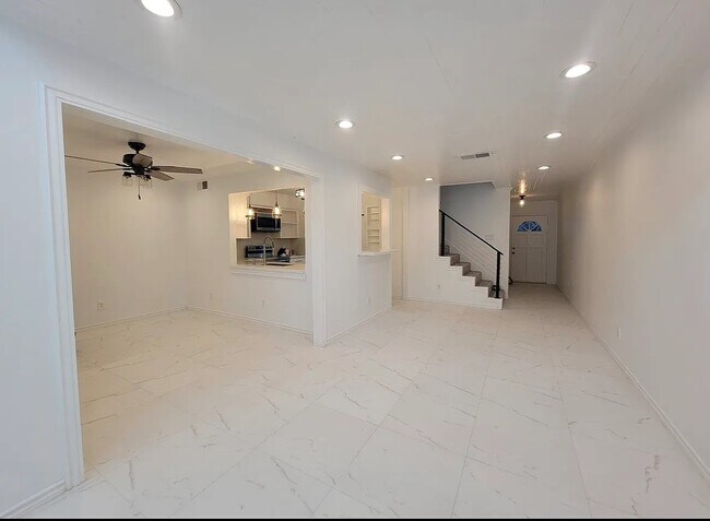 Building Photo - 1808 Saxony Ln