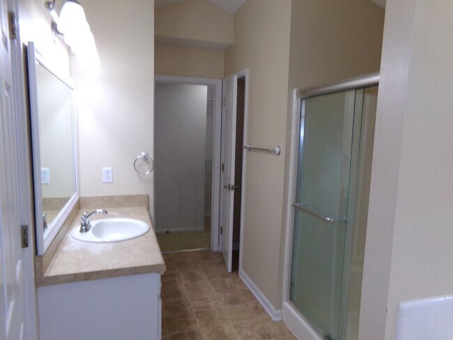 Building Photo - Beautiful 2 story home located on a cul-de-sac