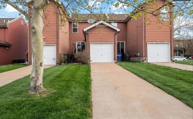 Building Photo - Lovely 2 Bedroom / 2 Bath for Rent