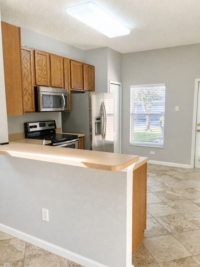 Building Photo - Townhome in Avalon Park