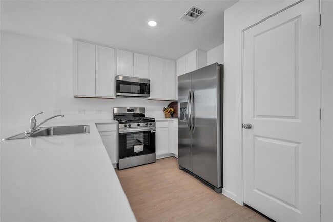 Building Photo - 26710 Willow Ln