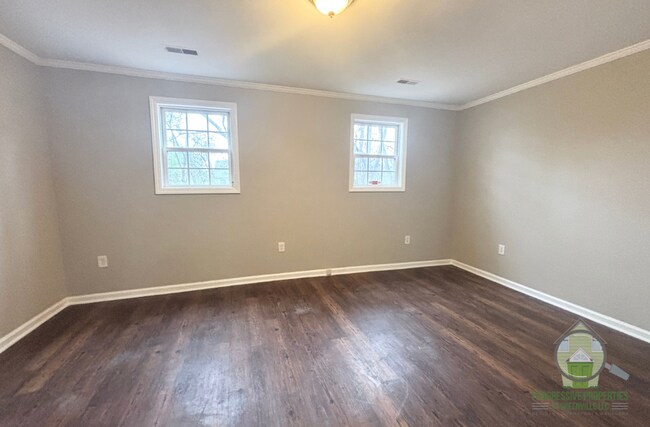 Building Photo - 103 Parkston Ave