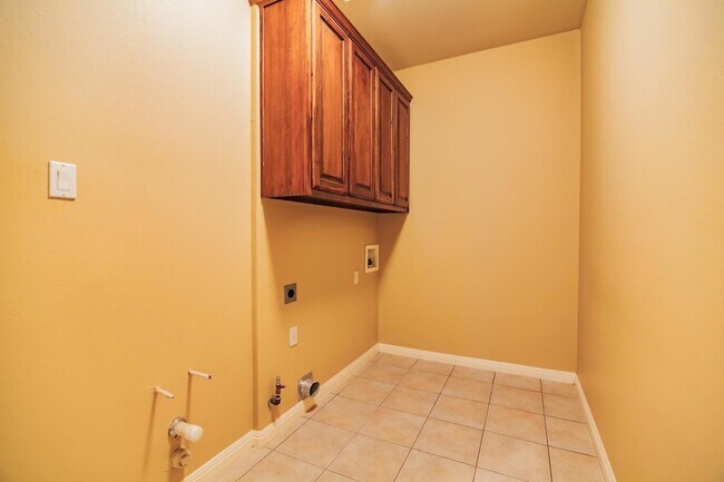 Building Photo - 2412 Arbor Dr