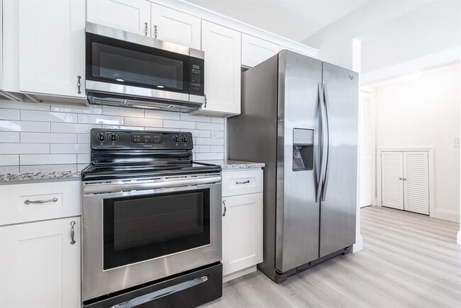 Building Photo - 7500 NW 75th St