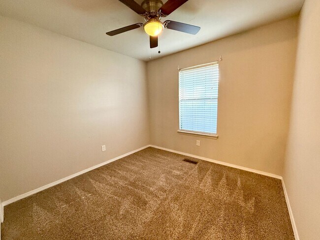 Building Photo - 3608 Peregrine Dr