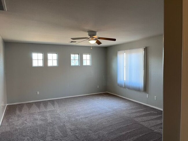 Building Photo - 5 bed 3 bath 3 car garage in San Tan Valley