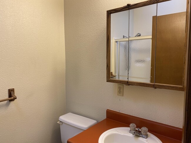 Building Photo - 674 Hidden Creek Rd