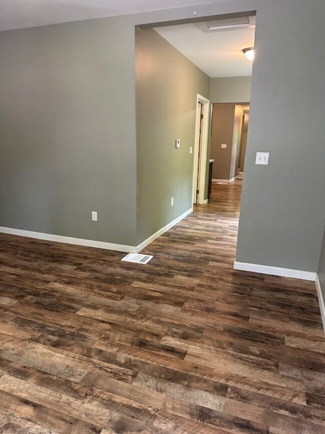 Building Photo - $250 OFF 1ST MONTH RENT! Charming 2-Bedroom Home in the Heart of Fairport Available Now