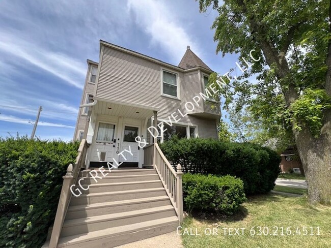 Primary Photo - ***RIVERSIDE 1ST FLOOR UNIT / 2 BDRM - 1 B...