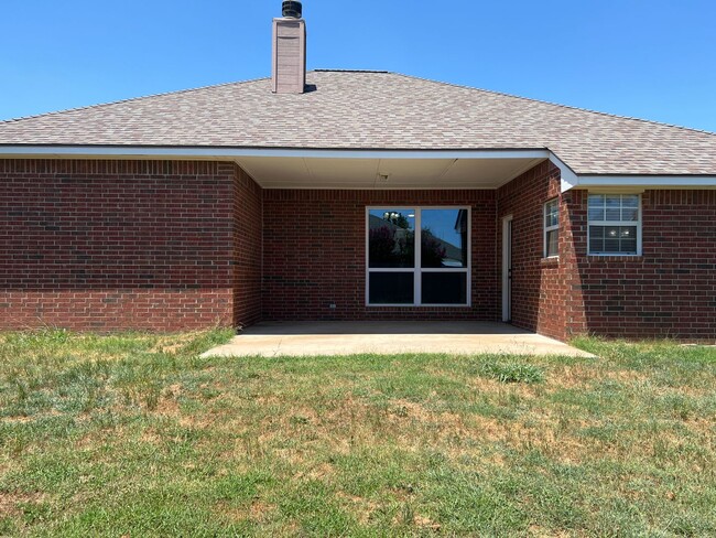 Building Photo - Beautiful 3 Bedroom