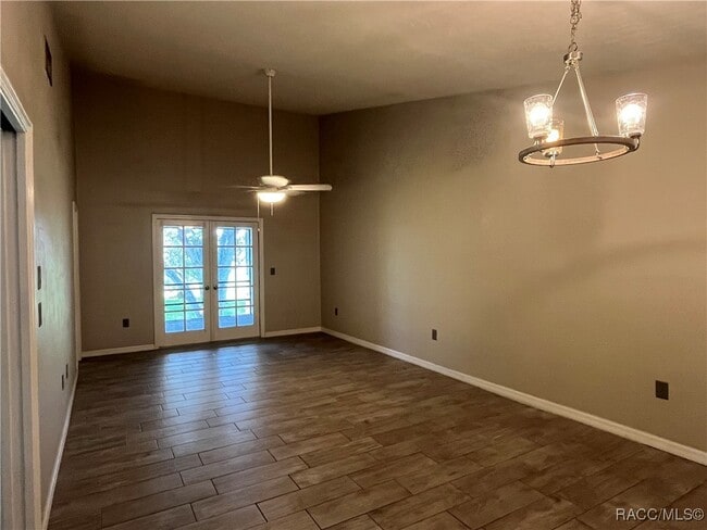 Building Photo - 600 E Gilchrist Ct