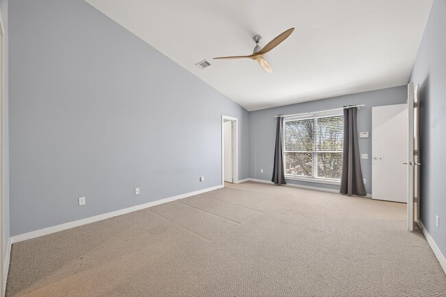 Building Photo - 6911 Yellowstone Way Dr