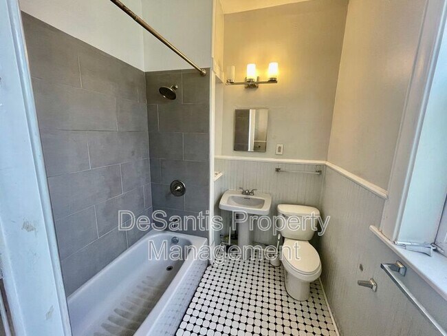 Building Photo - 5498 Hayes St