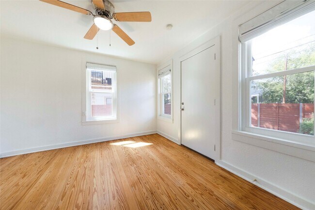 Building Photo - 1210 Coleto St