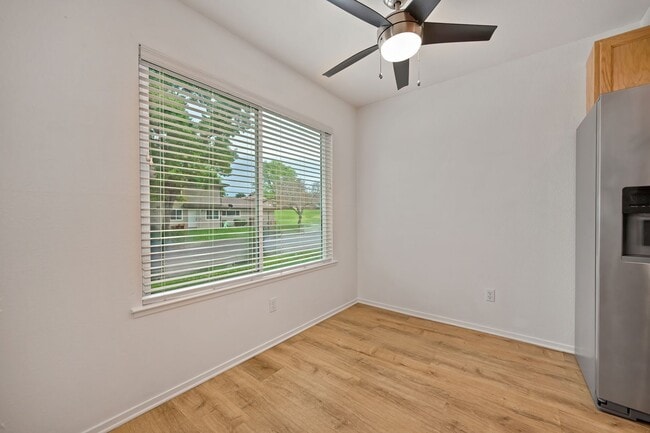 Building Photo - Beautifully Renovated Unit