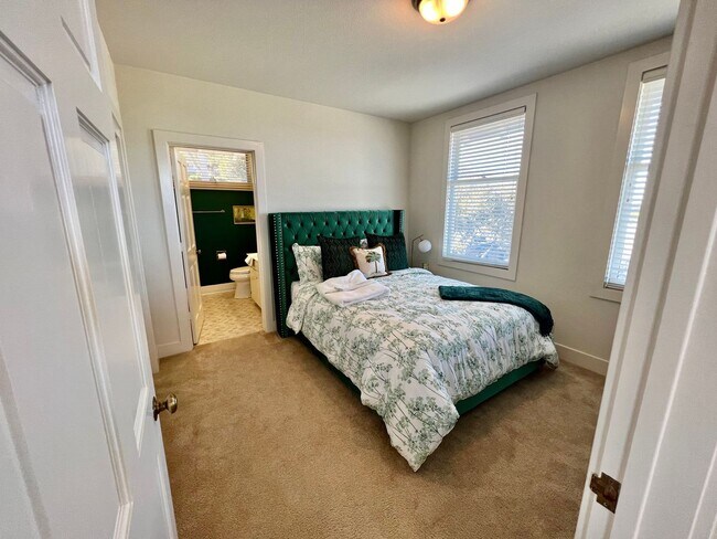 Building Photo - 189E - CS