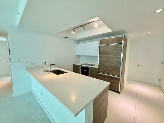 Building Photo - 1100S S Miami Ave