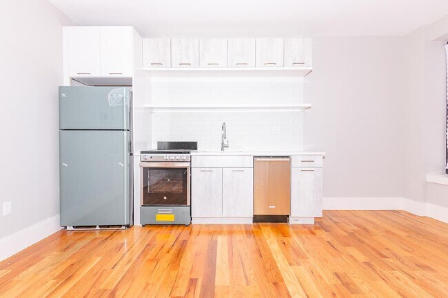 Primary Photo - 245 Sullivan Pl