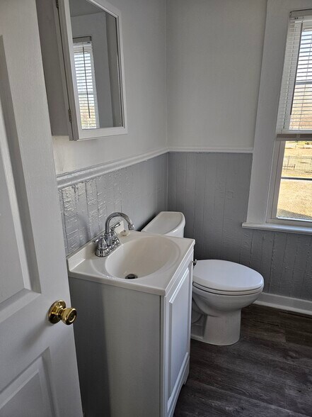 Upstairs Bathroom - 421 Tazewell Ave