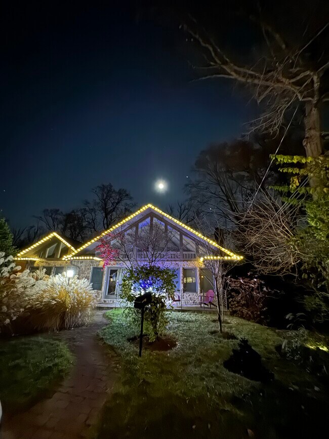 Building Photo - 760 Harvard St NW