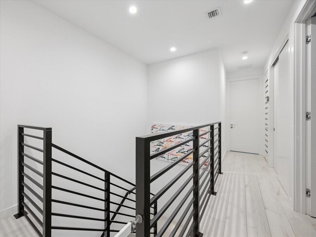 Building Photo - 3458 Day Ave