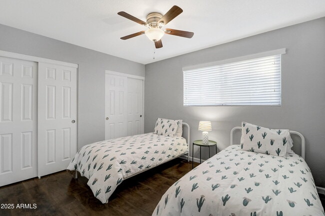 Building Photo - 5803 S Kenwood Ln