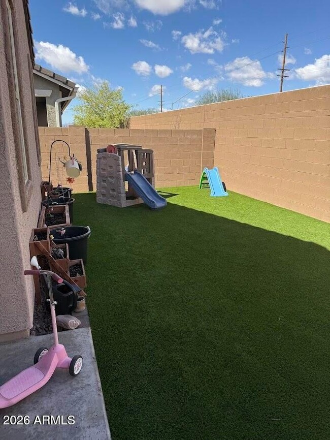 Building Photo - 8910 W Palo Verde Dr