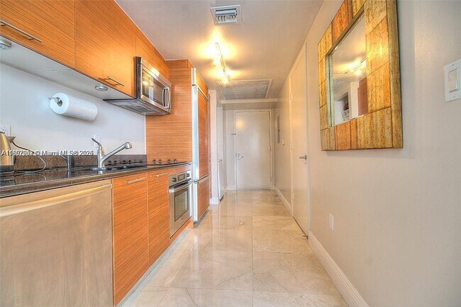 Building Photo - 50 Biscayne Blvd