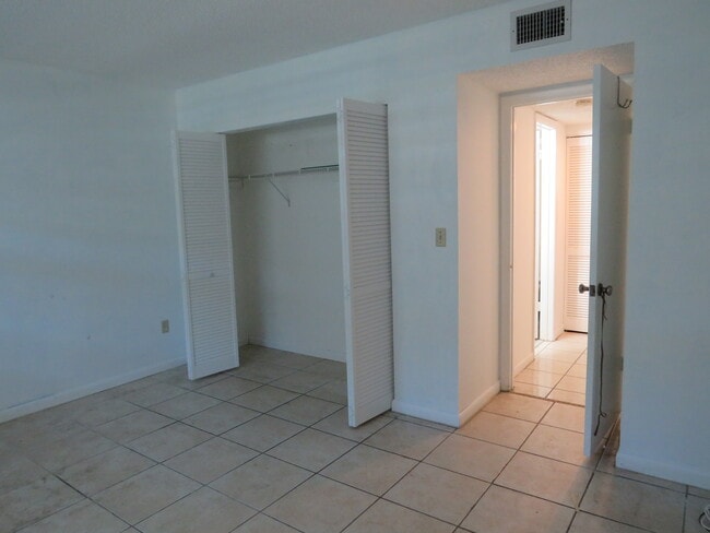 Building Photo - 16091 Blatt Blvd