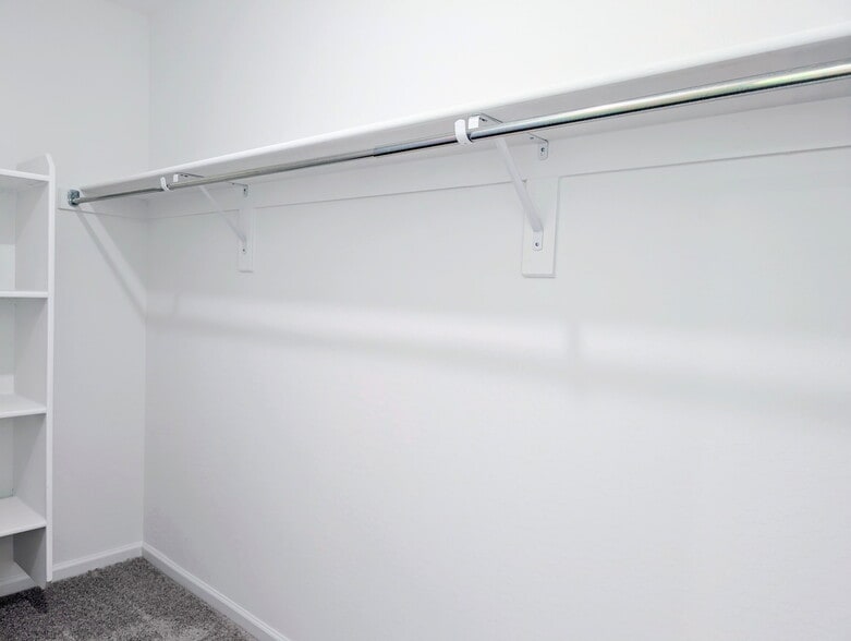 Building Photo - 711 Dylan Ct