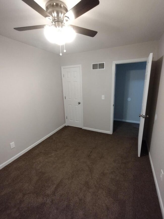 Building Photo - Cozy 3 bedroom and 2 full bath with in a huge duplex in Liberty off I -35.