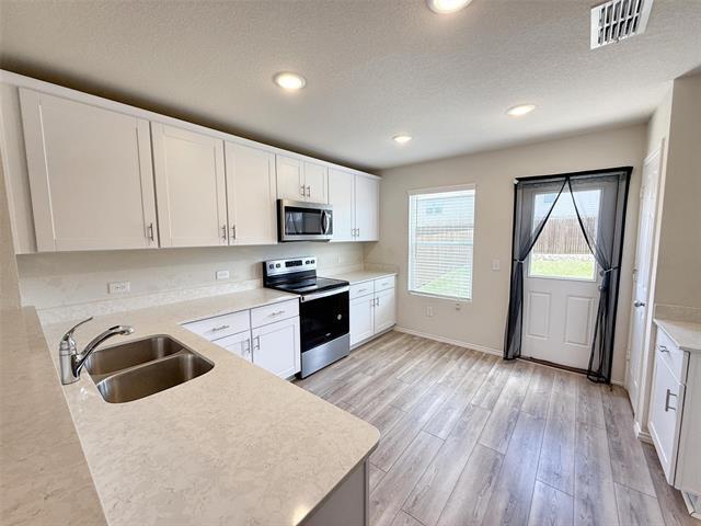 Building Photo - 825 Ozark Path