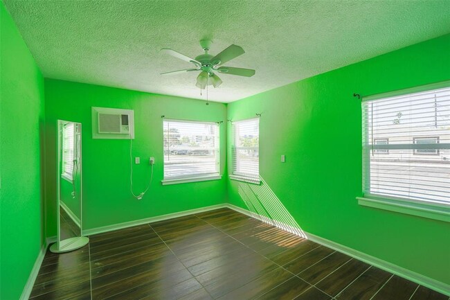 Building Photo - 115 145th Ave