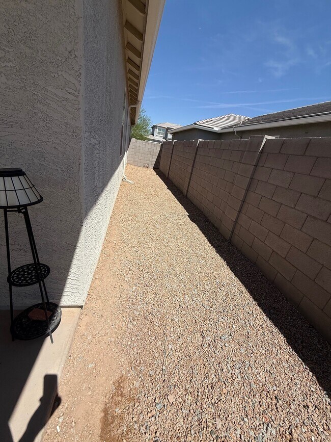 Building Photo - 1733 W Pima Ave