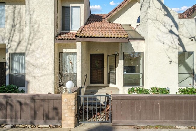 Building Photo - Spacious 2 bed 2 bath downtown condo