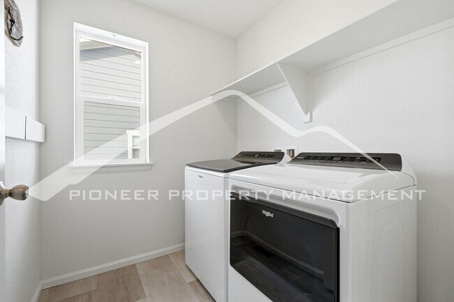 Building Photo - Gorgeous Home with Washer/Dryer and 2-Car Garage