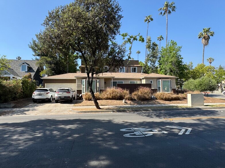 Building Photo - 917 N Los Robles Ave
