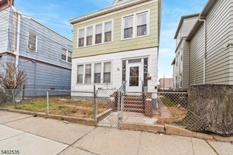 Building Photo - 56 Yereance Ave